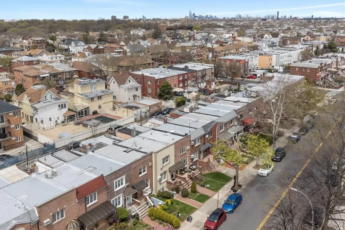 What it's like living in Bath Beach, Brooklyn: Housing, prices, transportation, restaurants